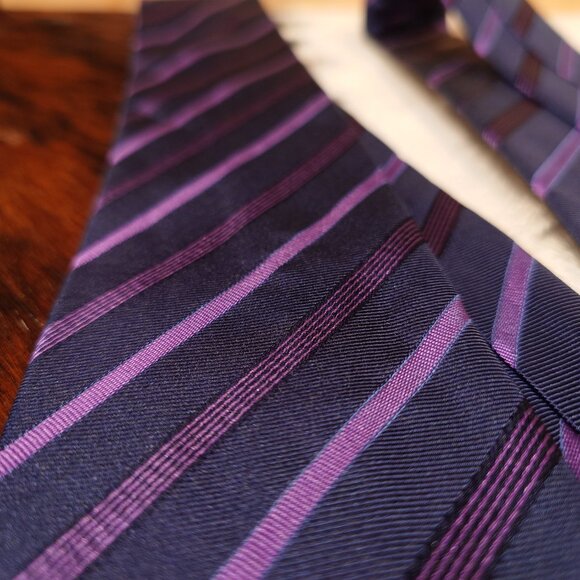 Banana Republic Navy and Pruple Striped Silk Tie - Picture 2 of 3